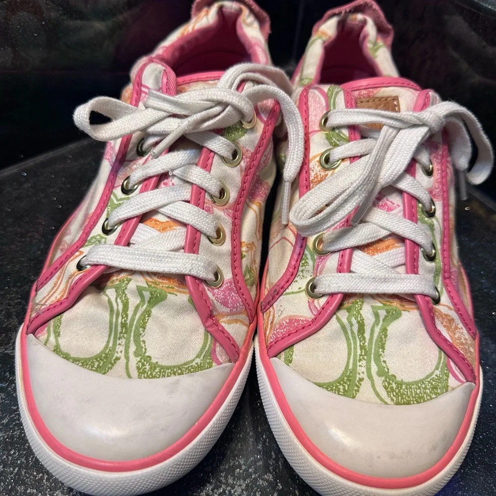 Coach Barrett Low Top Poppy Signature C Pattern in Pink size 9